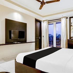Super Townhouse Oak Udyog Vihar